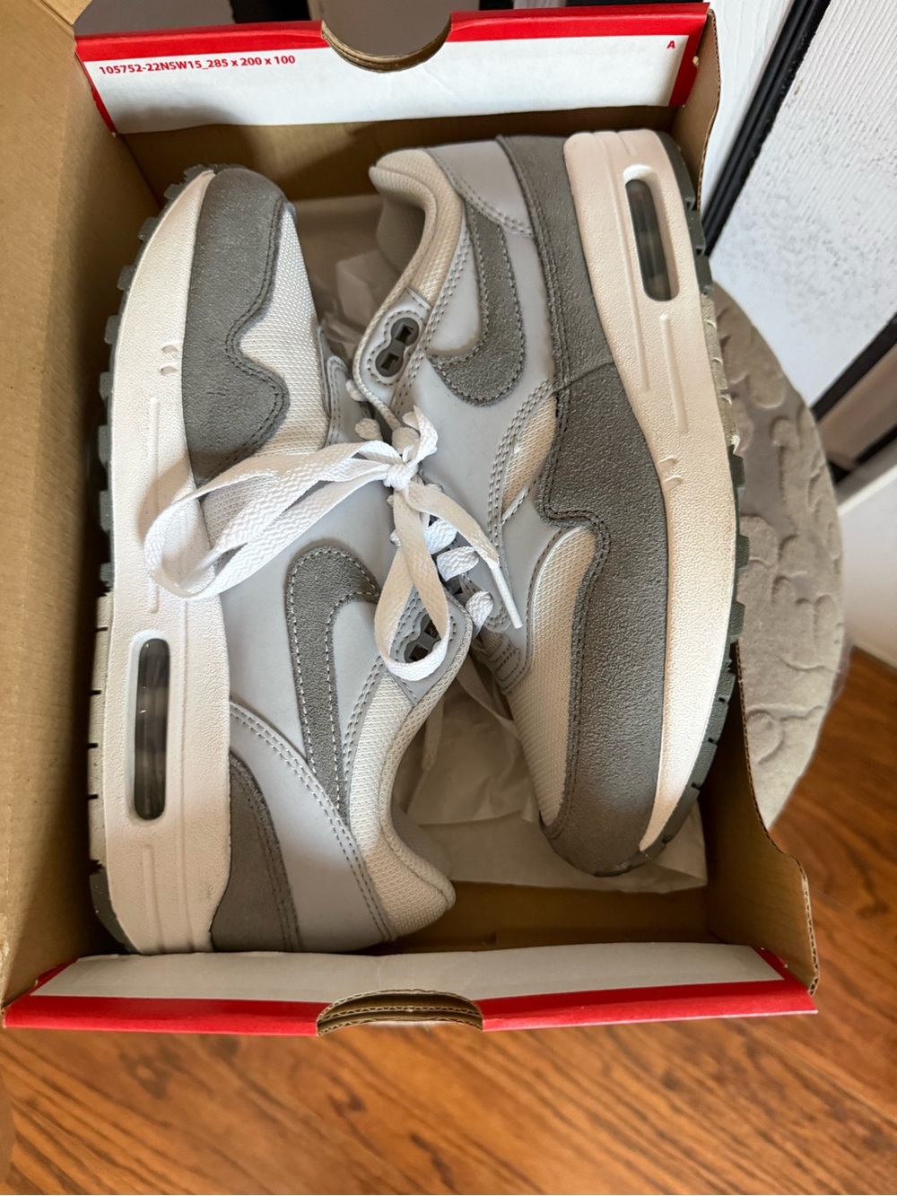 Nike Kids White and Gray Low Top Sneakers - Picture 6 of 11